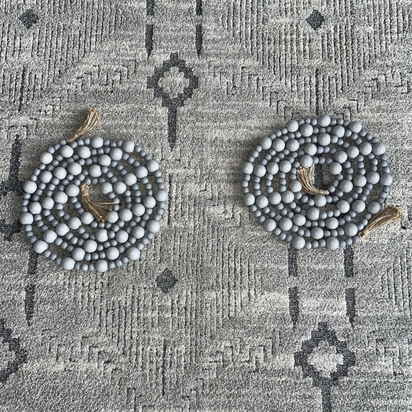 A set of two Gray Garland Christmas wooden beads brand new without box - Picture 3 of 4